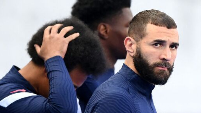 Benzema supporter des Bleus pendant la Coupe du monde 2022. (crédit Twitter)