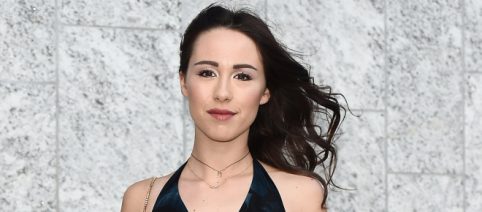 Moda, novità dell'inverno 2023: il piumino di Aurora Ramazzotti e i jeans a zampa