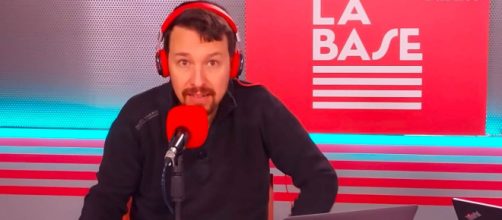El fundador de Podemos criticó el comentario del narrador de RTVE (Captura de pantalla de La Base)