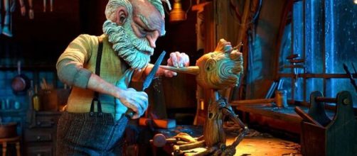 Pinocchio e Geppetto in una scena del film di Guillermo del Toro.
