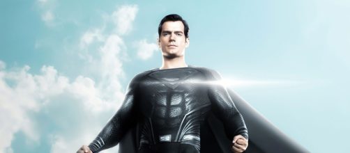 Site garante que Henry Cavill não retornará a viver o Superman nos cinemas (Divulgação/DC Comics)