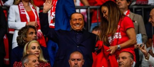 Silvio Berlusconi promet un car de prostituées à ses joueurs et indigne les fans (capture YouTube)