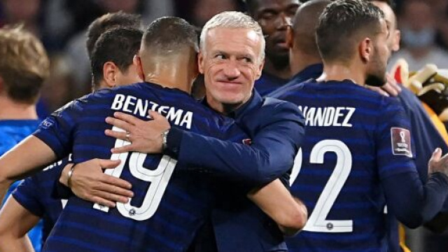 Deschamps en voudrait à Benzema pour son comportement lors du dernier Ballon d'Or. (crédit Twitter)