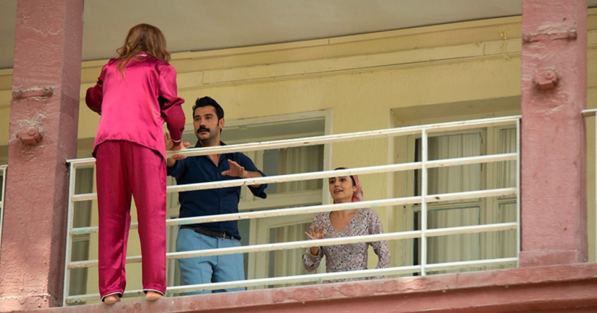 Terra amara, anticipazioni 3^ stagione: Zuleyha, rinnegata dall'ex, si  getta dal balcone