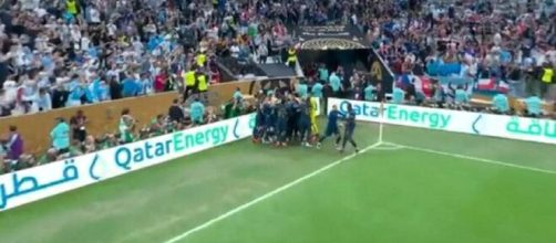 Théo Hernandez empêche un coéquipier de célébrer le but avec Mbappé, les raisons fuitent (capture TF1)