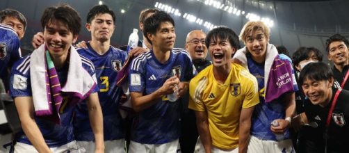 Japoneses surpreederam no grupo das favoristas Espanha e Alemanha (Reprodução/Twitter/@fifaworldcup)
