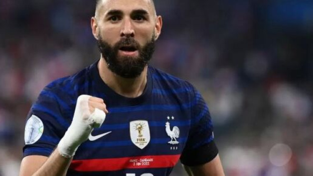 Benzema forfait pour la Coupe du monde, pas de quoi déplaire à Griezmann et Deschamps selon Romain Molina. (crédit Twitter)
