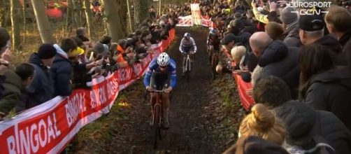 Mathieu Van der Poel all'attacco nel ciclocross di Gavere.