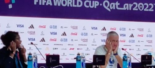 Didier Deschamps au coeur d'un moment gênant en conférence de presse. (crédit Twitter Andréa La Perna))