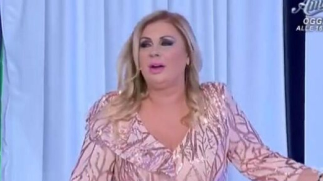 Uomini e donne, cambio programmazione.