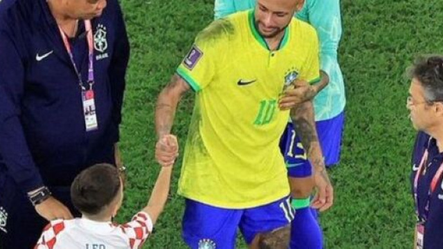 Coupe du monde : Le fils de Perisic console Neymar et émeut la Toile (capture YouTube)