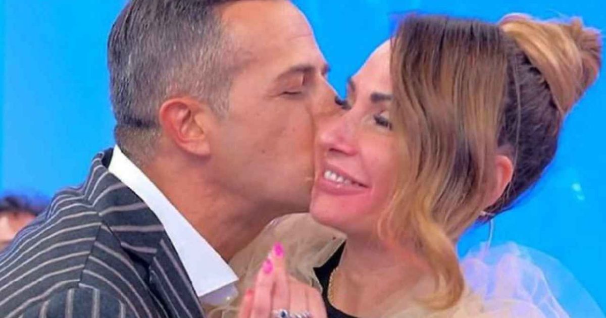 Uomini E Donne Anticipazioni Dicembre Ida Ritorna In Studio Riccardo In Lacrime