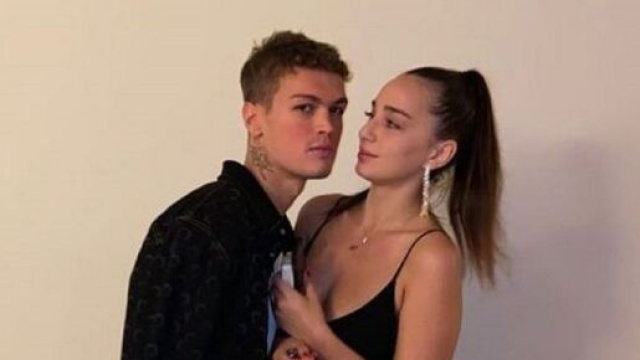 Blanco con la fidanzata Giulia Lisioli, sarà in gara a Sanremo 2022 con Mahmood.