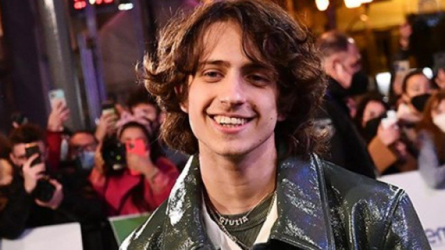 Sanremo 2022, gesto romantico di Sangiovanni per Giulia Stabile.