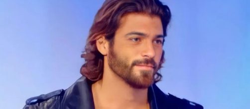 Can Yaman l'11 febbraio risponderà alle domande delle fan su Rtl 102,5.