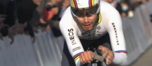 Filippo Ganna impegnato nel prologo del Tour de Provence.