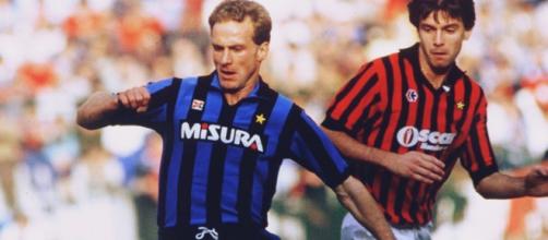Karl-Heinz Rummenigge con la maglia dell'Inter negli anni '80.