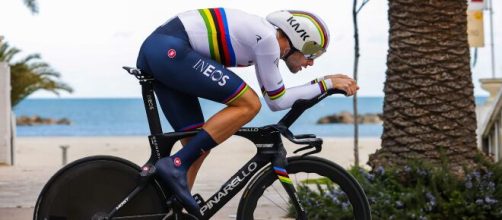 Ciclismo, Tour de Provence: Ganna domina la crono di 7 km a quasi 53km/h di media.
