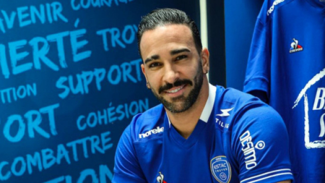 Adil Rami serait en couple avec Léna Guillou selon les informations d'un blogueur spécialisé. (crédit Twitter)