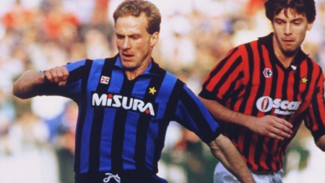 Karl-Heinz Rummenigge con la maglia dell'Inter negli anni '80.
