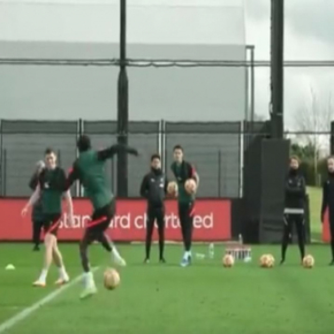 Le magnifique but de Sadio Mané à l'entraînement. Source : Capture Twitter