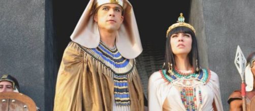 Ramsés e Nefertari em 'A Bíblia' (Reprodução/Record TV)
