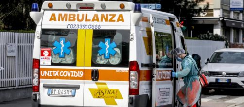 Crotone, allieva sviene a scuola: due ore per l'ambulanza.