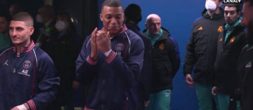 L'échange avec les micros entre Kylian Mbappé et Karim Benzema dans le vestiaire - Source : capture d’écran, YouTube