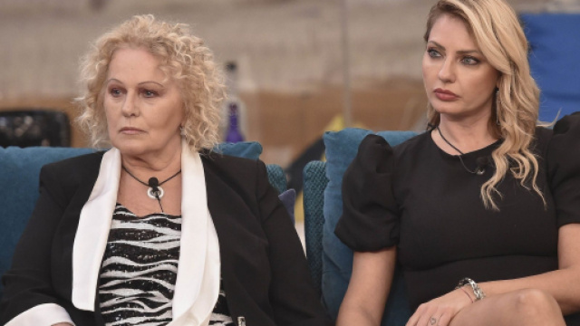 GFVip, Manila sbotta con Katia: 'Io l'elemosina non te l'ho mai fatta'.