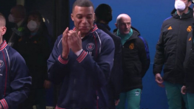 L'&eacute;change avec les micros entre Kylian Mbapp&eacute; et Karim Benzema dans le vestiaire - Source : capture d&rsquo;&eacute;cran, YouTube