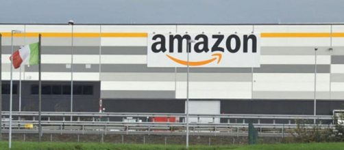 Amazon cerca magazzinieri: stipendio di 1680 euro lordi al mese