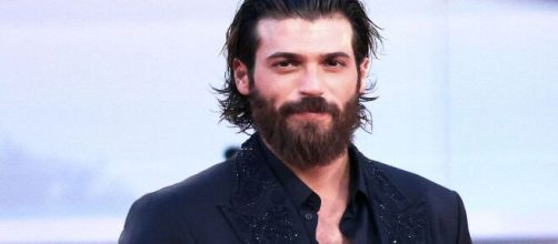 Can Yaman, retroscena Disney Plus: al suo fianco due attrici, riprese lunghe quattro mesi.