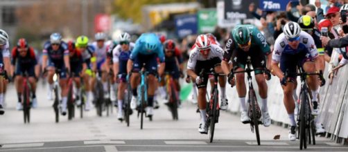 La volata della prima tappa della Volta Algarve, con Kristoff all'estrema destra