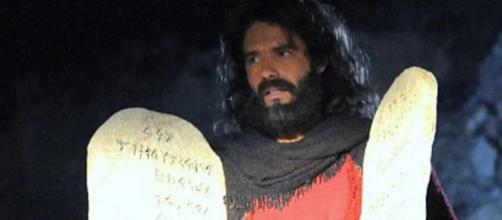Moisés em 'A Bíblia' (Reprodução/Record TV)
