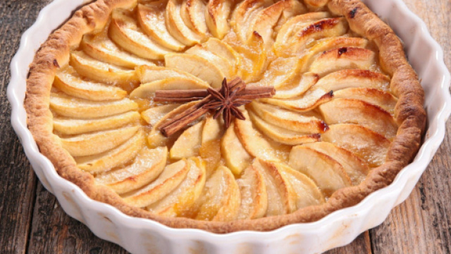 Crostata di mele alle mandorle vegana.