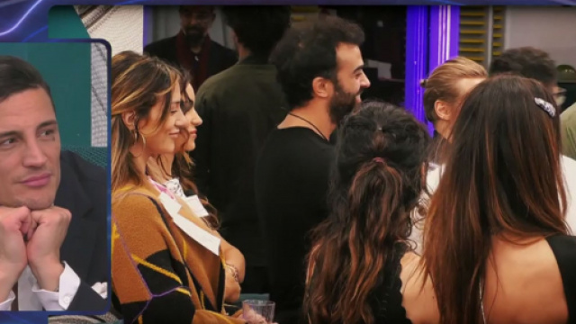 GF Vip, Alessandro elegge il più bello della casa.