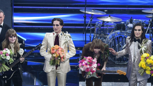 Sanremo 2022, Damiano de I Maneskin si commuove: 'Qui siamo a casa.'