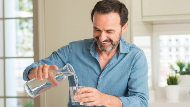 Un bicchiere d’acqua filtrata (foto Aquafarma©)