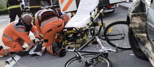 Sabaudia, scontro frontale tra ciclisti durante una gara: tre feriti, uno è grave.