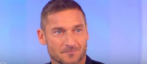 C'è posta per te, anticipazioni sabato 2y/02: ospiti Francesco Totti e Raoul Bova.