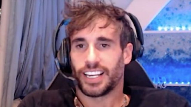 Javi Martinez estime que l'entrejambe de Renato Sánches devrait être exposé quelque part (capture YouTube)