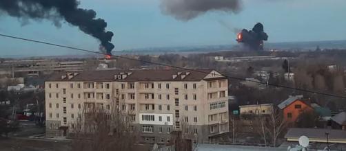 En las redes sociales los ucranianos han subido varios vídeos de los ataques contra el país (@MarQs_)