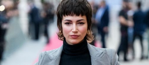 Novità tagli capelli corti per la primavera 2022, la curtain bangs e il mixie di Ursula Corberò