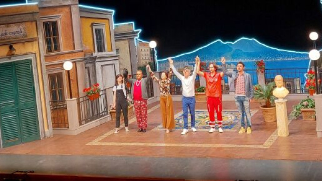 Vincenzo Salemme al Teatro Diana con la nuova commedia 'Napoletano? E famme 'na pizza'.