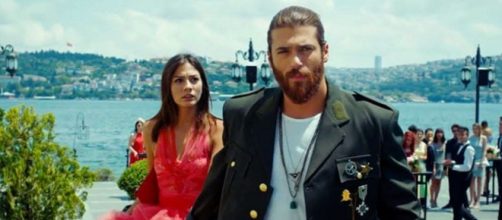 Can Yaman e Demet Özdemir: Erkenci Kuş spopola in Argentina, debutto con il 55% di share.