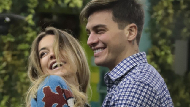 GF Vip, Alessandro parla dell'intimità con Sophie sotto le coperte: 'Non è facile' (Video).