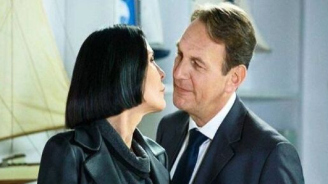 Un Posto al sole, spoiler all'11 febbraio: Marina si scontra con Lara per Ferri, Rossella &egrave; gelosa di Riccardo.