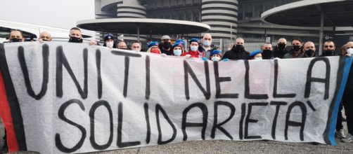 Derby di Milano: gli ultras di Inter e Milan uniti nella solidarietà