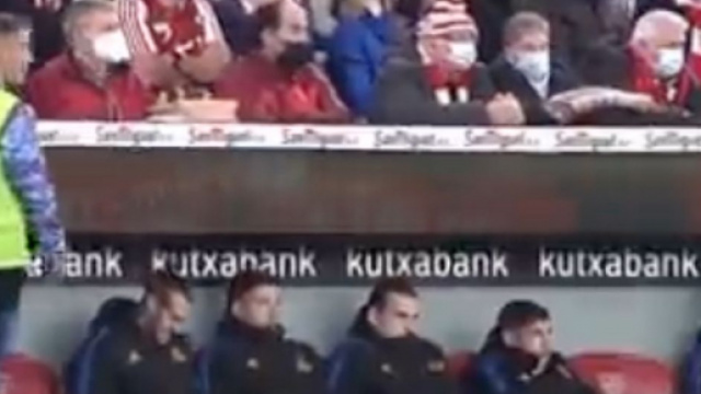 Gareth Bale sur le banc du Real Madrid contre Bilbao en Coupe du Roi. (crédit capture Chiringuito)
