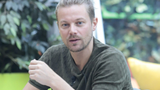 GFVip, Davide stanco delle lamentele di Manila: 'Ha rotto'.